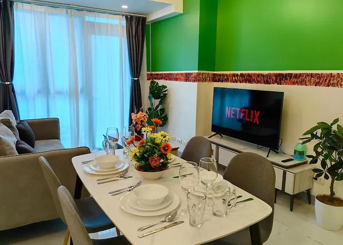 Apartahotel 2br Uptown Bgc-22floor View And Near Mitsukoshi, Uptown Mall, And Restaurants