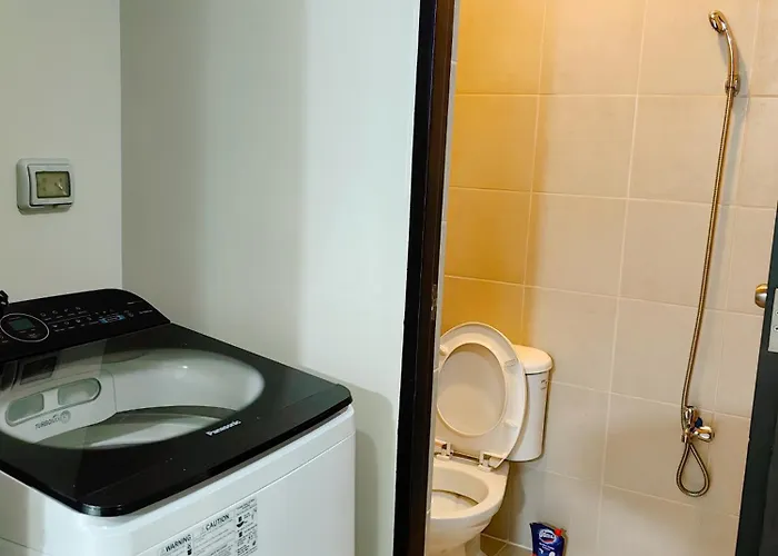 Apartahotel 2br Uptown Bgc-22floor View And Near Mitsukoshi, Uptown Mall, And Restaurants Manila