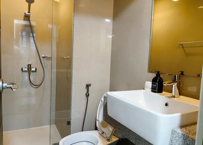 Apartahotel 2br Uptown Bgc-22floor View And Near Mitsukoshi, Uptown Mall, And Restaurants