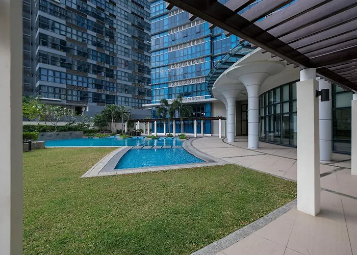 Apartahotel 2br Uptown Bgc-22floor View And Near Mitsukoshi, Uptown Mall, And Restaurants Manila