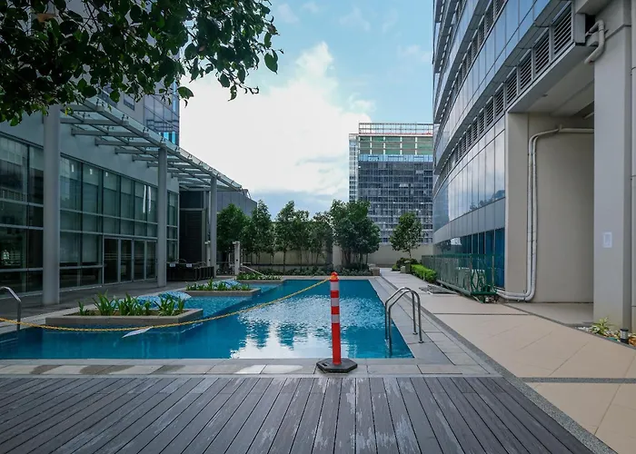 Apartahotel 2br Uptown Bgc-22floor View And Near Mitsukoshi, Uptown Mall, And Restaurants Manila