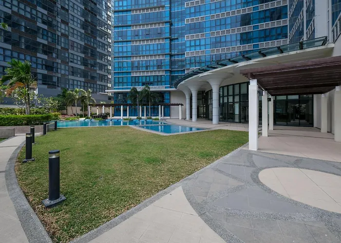2br Uptown Bgc-22floor View And Near Mitsukoshi, Uptown Mall, And Restaurants Apartahotel Manila