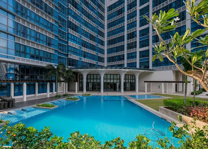 2br Uptown Bgc-22floor View And Near Mitsukoshi, Uptown Mall, And Restaurants 4* Manila